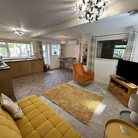 Thee Olde Cow Shed Cottingham, Central Location, 500 Meters From Cottingham Train Station, Close To Hull & Beverly, Free Parking & Wi-Fi , Entire Detached Property מראה חיצוני תמונה